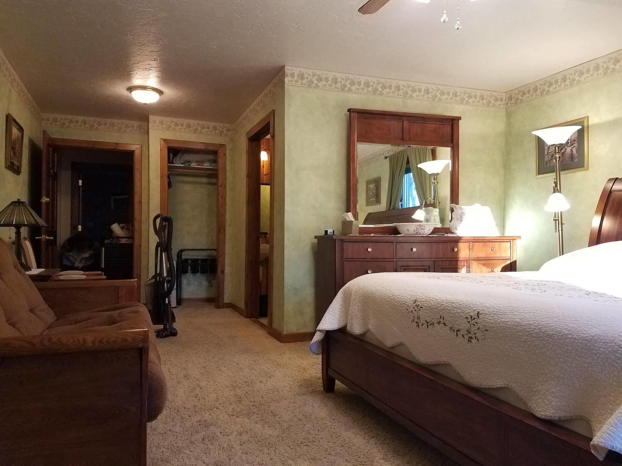 Denali Touch Of Wilderness B&B Healy Bagian luar foto